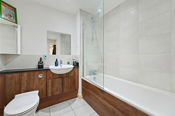 2 Bedroom Flat For Sale In Ealing Road, Brentford, TW8