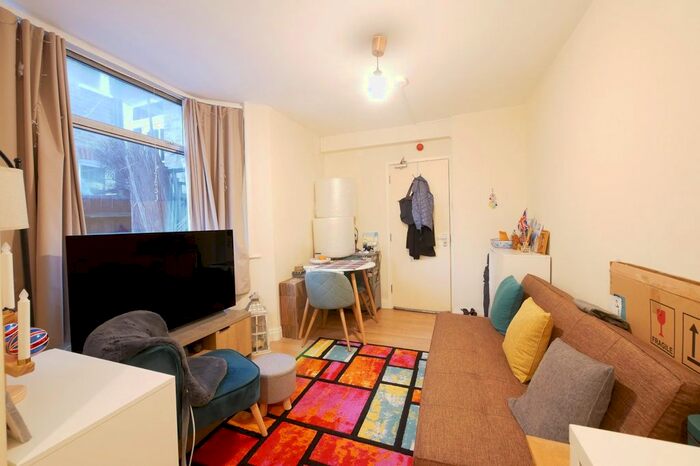 1 Bedroom Flat To Rent In Cranbrook Park, Wood Green, N22