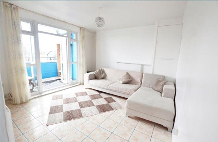 3 Bedroom Flat To Rent In Woodberry Down Estate, London, N4