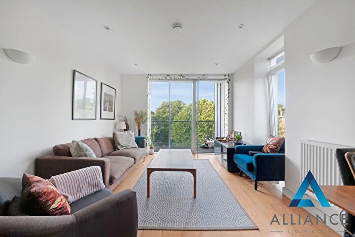 3 Bedroom Flat To Rent In Sotherby Court, Sewardstone Road, Victoria Park, E2