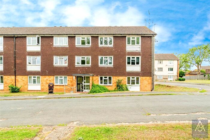 2 Bedroom Flat To Rent In Pightle Crescent, Buckingham, Buckinghamshire, MK18