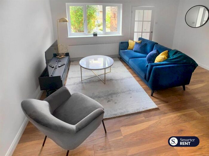 2 Bedroom Property To Rent In Collier Way, Guildford, GU4