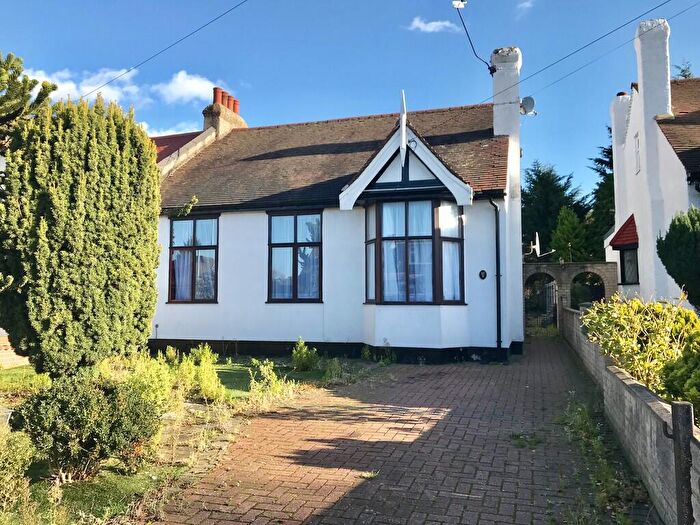 3 Bedroom Detached Bungalow For Sale In Meadway, Ilford, IG3