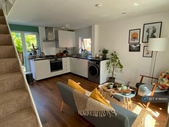 1 Bedroom Semi-Detached House To Rent In Globe Pond Road, London, SE16