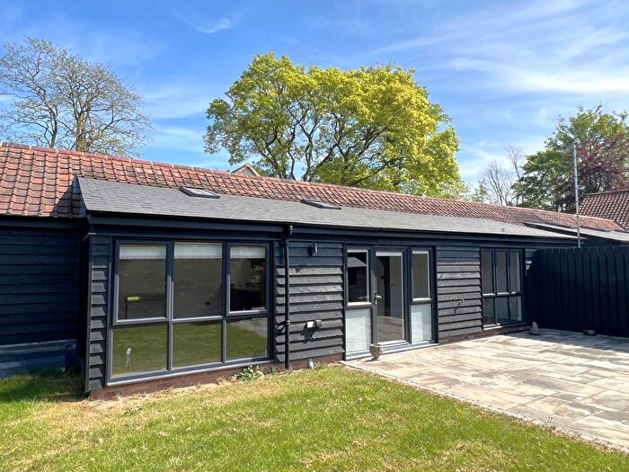 2 Bedroom Barn Conversion For Sale In Smiths Yard, Braintree, CM7