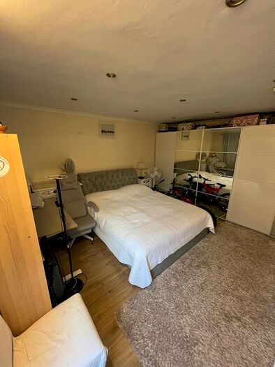 Studio To Rent In Eastcote Avenue, Greenford, UB6