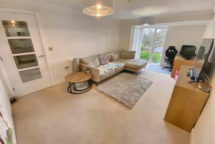 2 Bedroom Flat For Sale In Ferndown, BH22