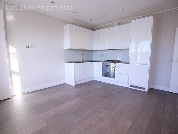 2 Bedroom Flat To Rent In Holloway Road, London, N7