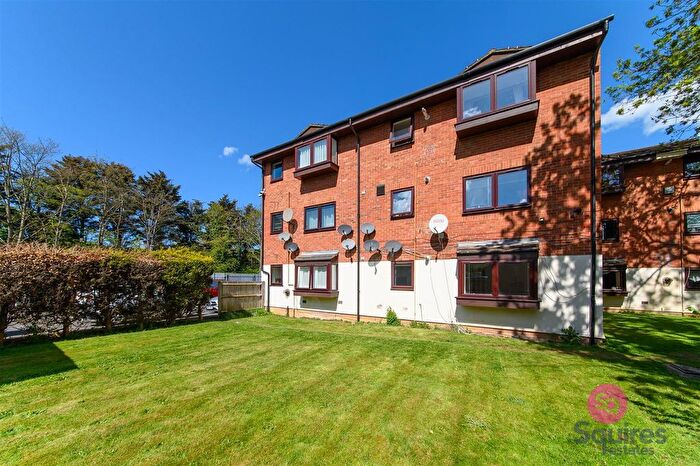 2 Bedroom Flat To Rent In Wheatley Close, Hendon, NW4