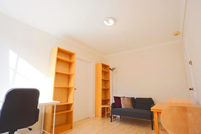 1 Bedroom Flat To Rent In Nicolson Street, Newington, Edinburgh, EH8