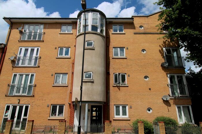 2 Bedroom Flat To Rent In Eastway, Haackney, E9