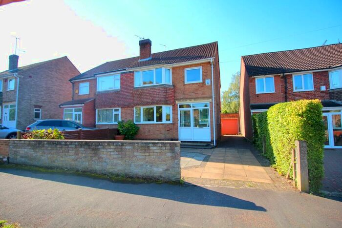 3 Bedroom Semi-Detached House To Rent In Whitehall Road, Leicester, LE5