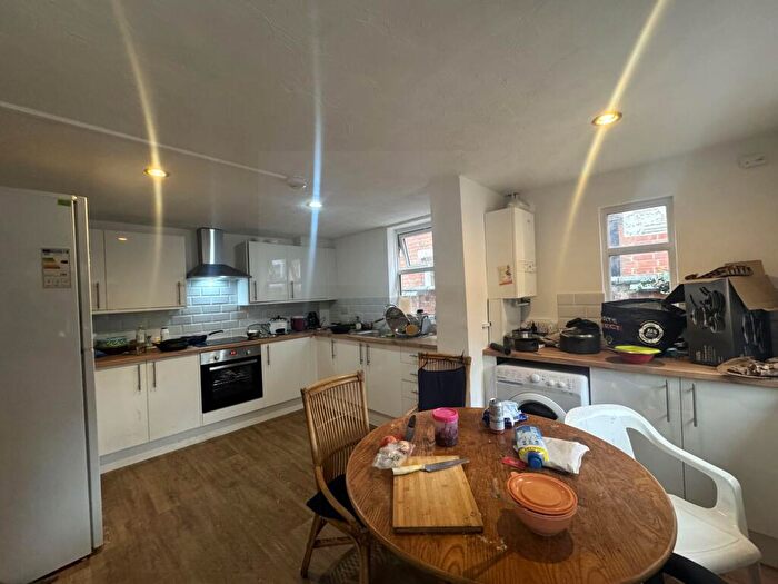 5 Bedroom Terraced House To Rent In Queens Road, Clarendon Park, LE2