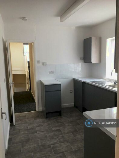 2 Bedroom Flat To Rent In Frederick Street East, Plymouth, PL1