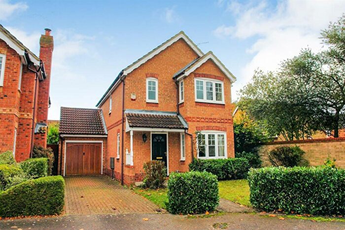 3 Bedroom Detached House To Rent In Holly Drive, Aylesbury, HP21
