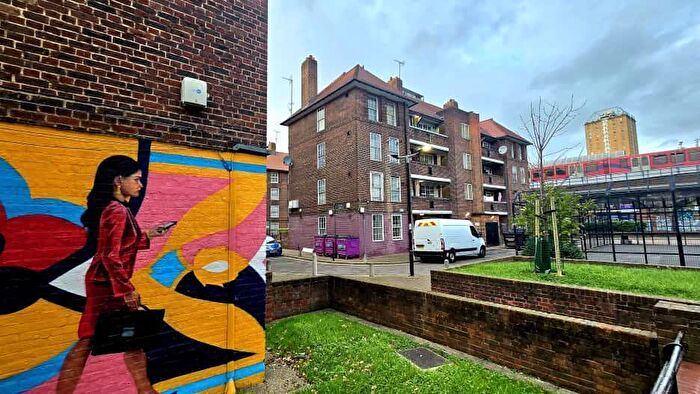 5 Bedroom Flat To Rent In Shadwell Gardens, London, E1