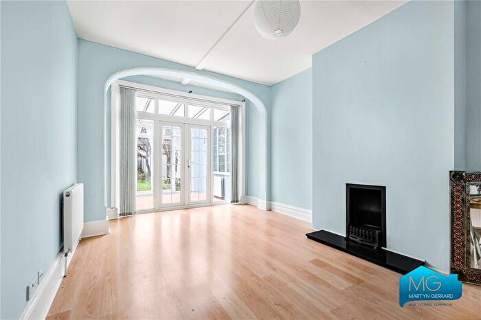 2 Bedroom Apartment To Rent In The Drive, London, NW11