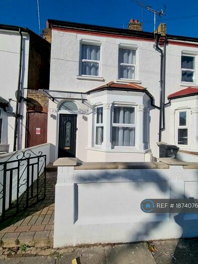 4 Bedroom End Of Terrace House To Rent In Warwick Road, London, N18