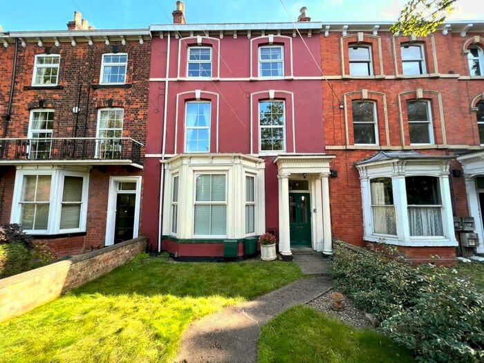 3 Bedroom Flat To Rent In Bargate, Grimsby, DN34
