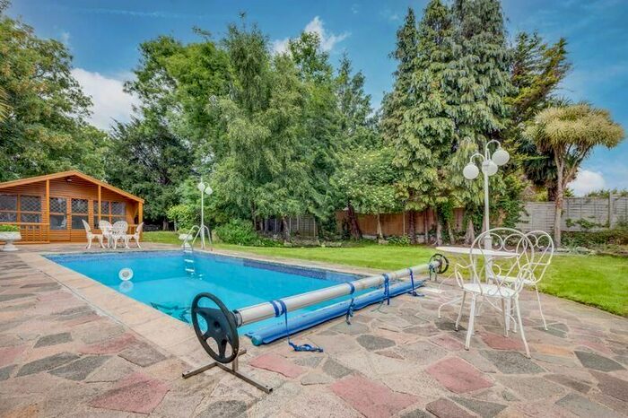 5 Bedroom Detached House To Rent In Avondale Road, Bromley, BR1