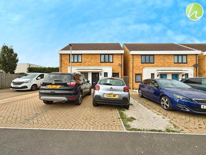 2 Bedroom Semi-Detached House For Sale In Sanderling Close, East Tilbury, RM18