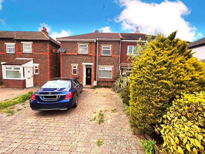 3 Bedroom Semi Detached House For Sale In White Hart Lane, Portchester, PO16