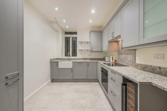 3 Bedroom Flat To Rent In Heath Drive, Hampstead, NW3