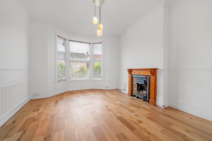 3 Bedroom Flat To Rent In Hurstbourne Road, Forest Hill, SE23