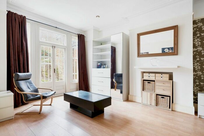 Studio To Rent In Gleneldon Road, Streatham, SW16