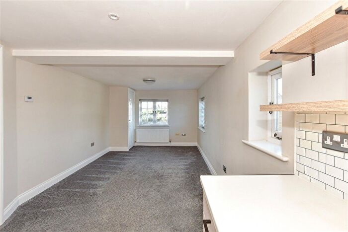 1 Bedroom Flat For Sale In London Road, Teynham, Kent, ME9