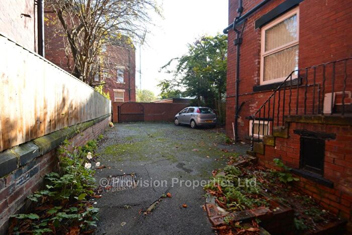 10 Bedroom Terraced House To Rent In Kirkstall Lane, Headingley, Leeds, LS6