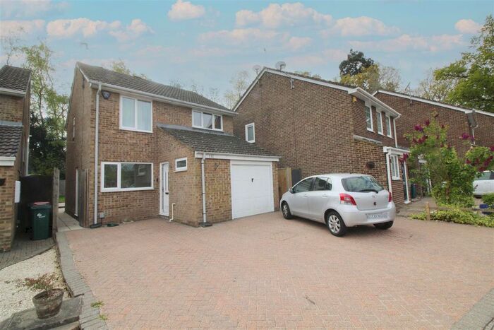3 Bedroom Detached House To Rent In Grattons Drive, Crawley, RH10