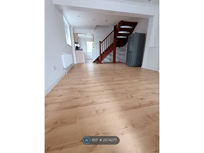 2 Bedroom End Of Terrace House To Rent In North Road, Bromley, BR1