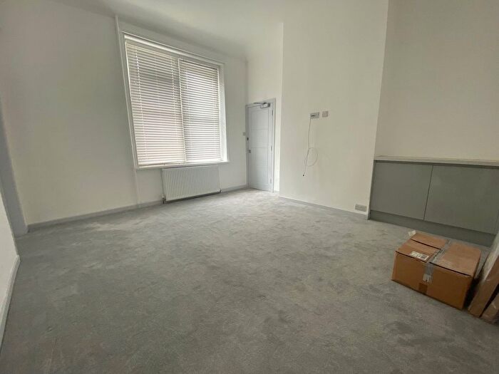1 Bedroom Flat To Rent In Palmerston Road, Bournemouth, BH1