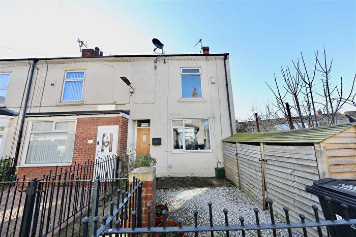 2 Bedroom End Of Terrace House For Sale In New Bridge Road, Hull, HU9