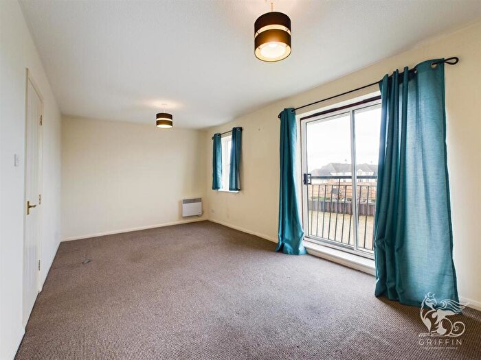 2 Bedroom Flat To Rent In Timber Court, Grays, RM17