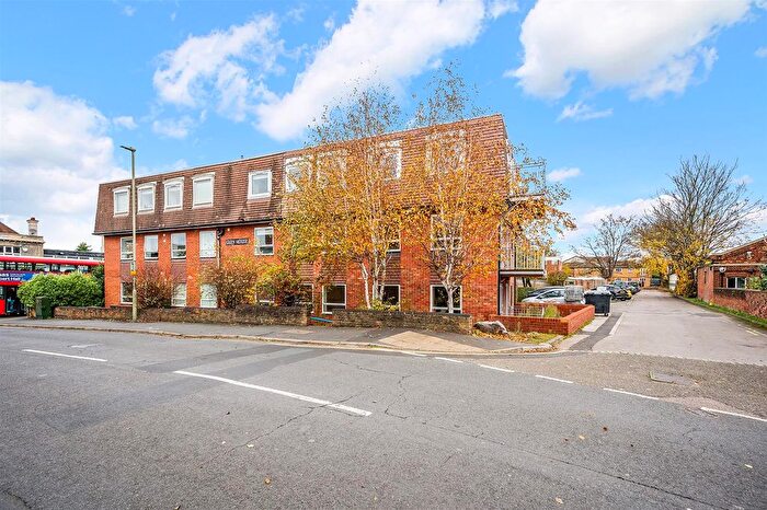 1 Bedroom Flat For Sale In East Street, Epsom, KT17