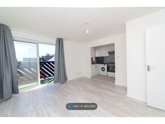 2 Bedroom Flat To Rent In Wrens Court, London, E13
