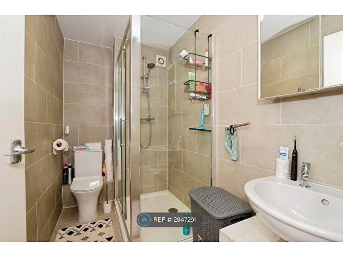 1 Bedroom Flat To Rent In Westfield Park, Pinner, HA5