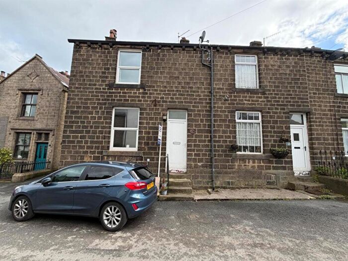 2 Bedroom End Of Terrace House To Rent In High Street, Sutton-in-craven, BD20