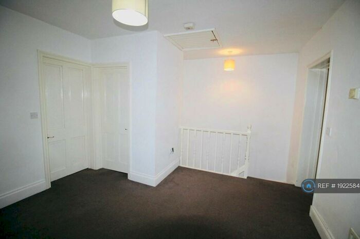1 Bedroom Flat To Rent In Huish, Yeovil, BA20