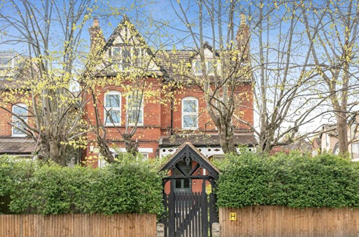 3 Bedroom Apartment For Sale In Auckland Road, London, SE19