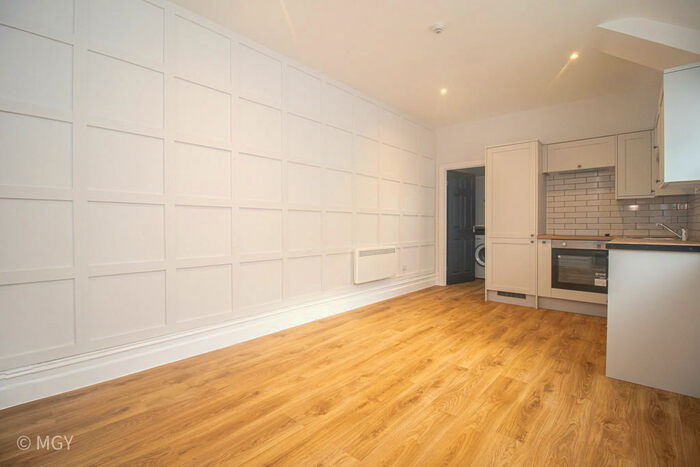 3 Bedroom Apartment To Rent In Claude Road, Roath, Cardiff, CF24