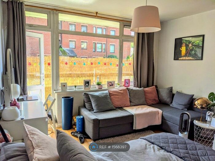 Studio To Rent In Walmsley House, London, SW16