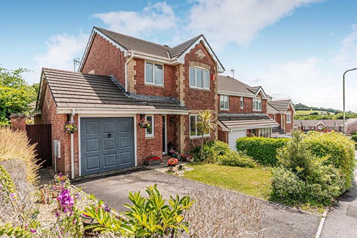 3 Bedroom Detached House For Sale In Willow Close, Beddau, CF38