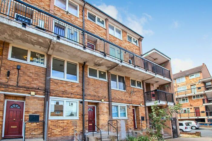 2 Bedroom Flat To Rent In Knee Hill Crescent, London, SE2