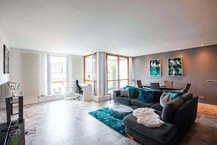 2 Bedroom Flat To Rent In L Gardner's Crescent, Edinburgh, EH3