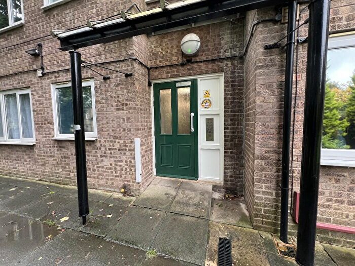 1 Bedroom Flat To Rent In Quarry Road, Huddersfield, West Yorkshire, HD1