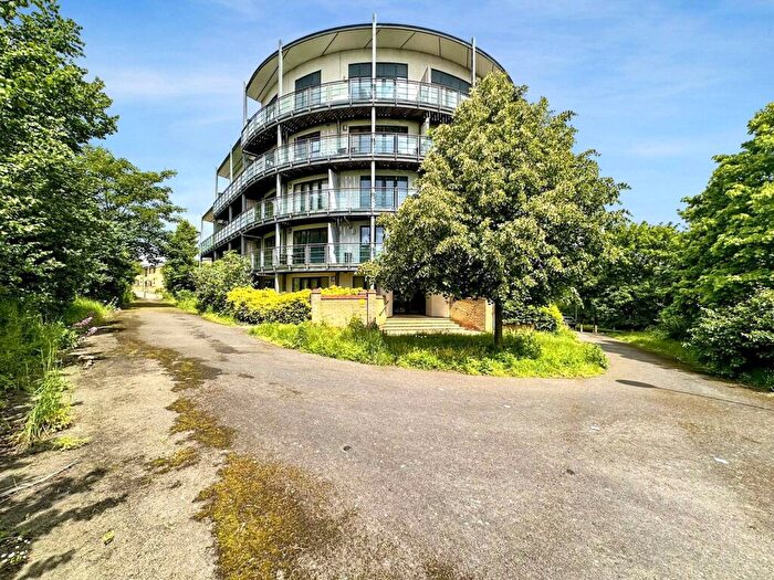 2 Bedroom Flat For Sale In Vantage Point, Fieldfare Lane, Greenhithe, Kent, DA9