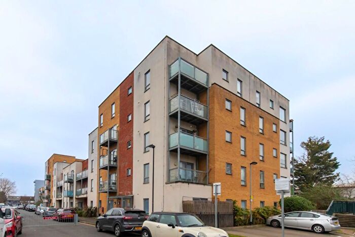 2 Bedroom Flat For Sale In Taywood Road, Northolt, UB5